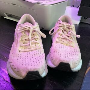 Brooks Women's Light Pink Athletic Running Shoes